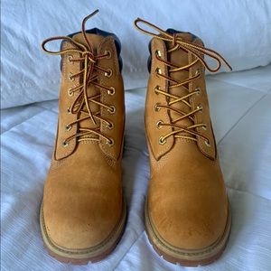 Classic Timberlands women size 7